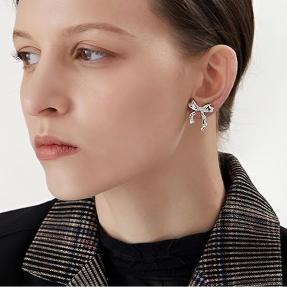 Luxurious bow earrings - Picture 2 of 3